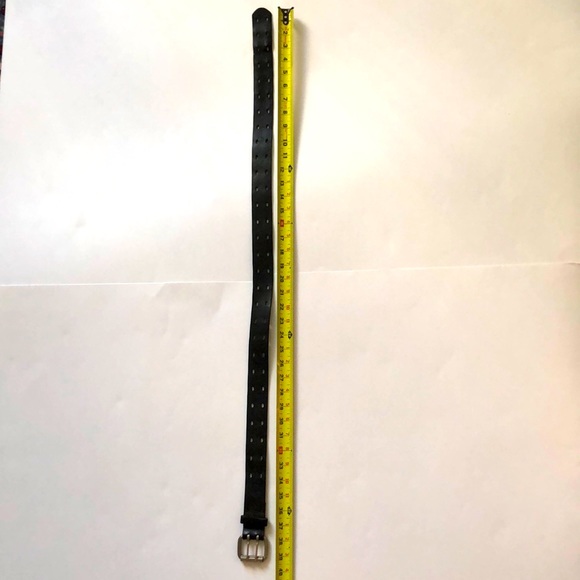 Levi’s Black belt Leather Double Perforated silver hardware Excellent Condition - Picture 5 of 5